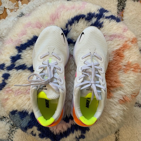 COPY - Nike Renew Run Women's Running Shoe - Picture 2 of 3